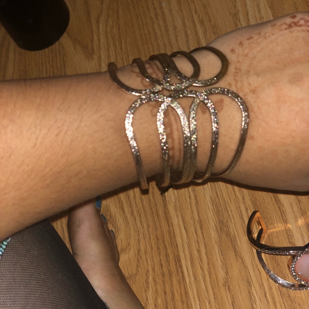 Bracelets - Picture 4 of 5